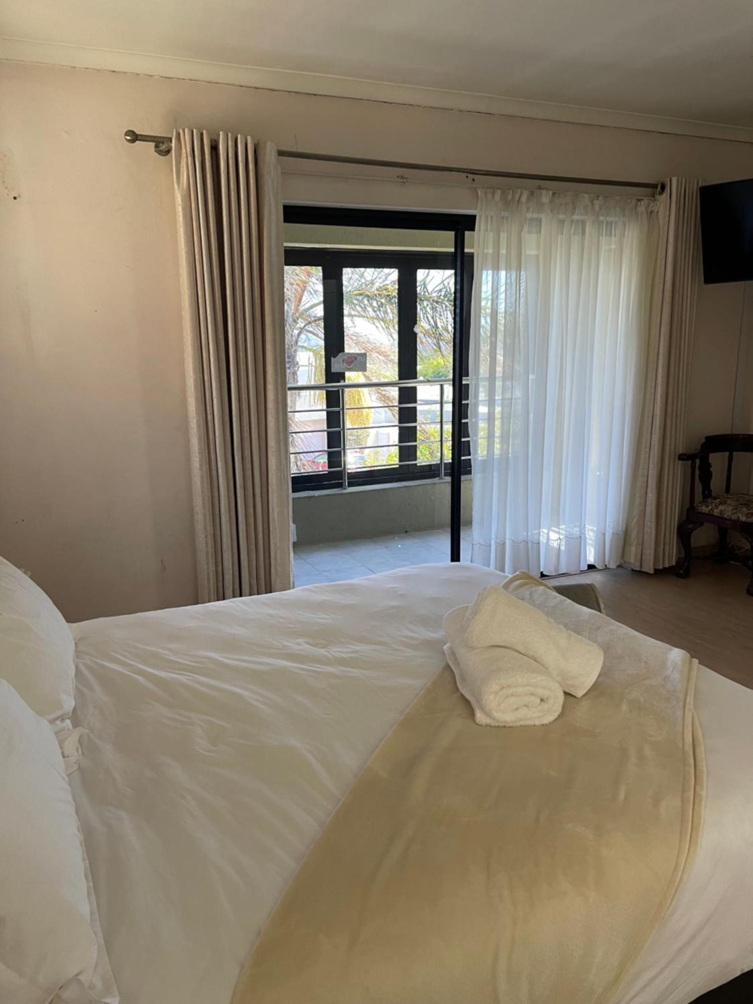 19 Boekenhout Homestay *